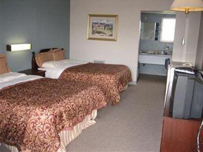 фото отеля Tecumseh Inn and Suites