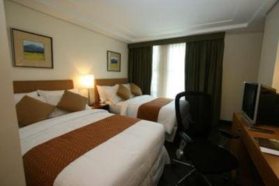фото отеля Crown Regency Hotel Makati City