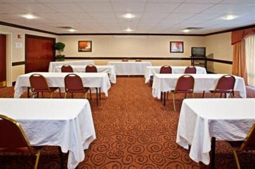 фото отеля Holiday Inn Express Hotel & Suites Milford (Ohio)