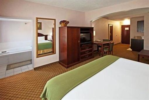 фото отеля Holiday Inn Express Hotel & Suites Milford (Ohio)