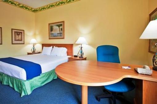 фото отеля Holiday Inn Express Hotel and Suites Orlando-Lake Buena Vista East
