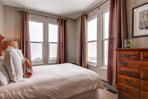 фото отеля Snowpine Lodge