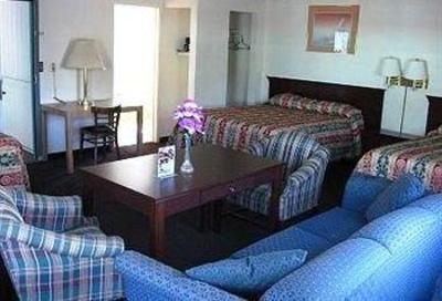 фото отеля Deluxe Inn Redding
