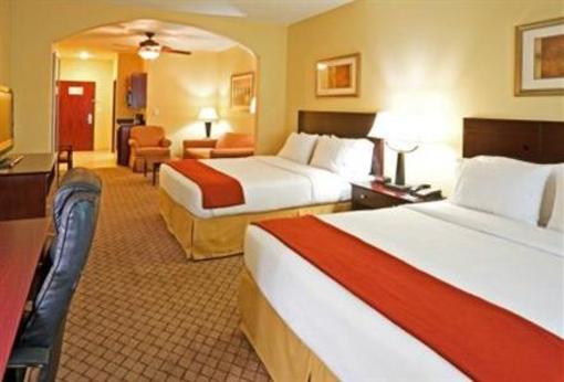 фото отеля Holiday Inn Express Hotel & Suites New Boston