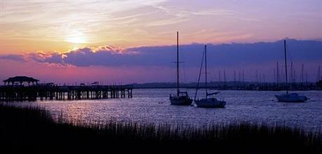 фото отеля Shem Creek Inn