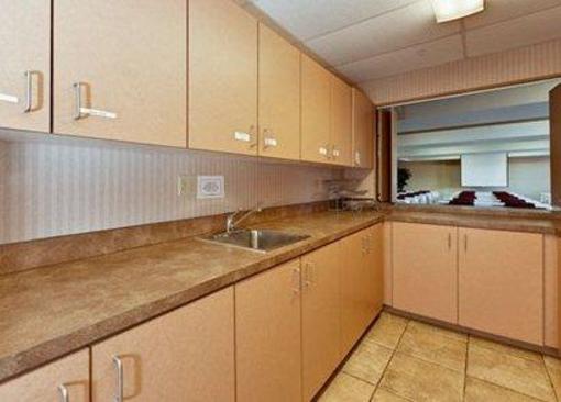 фото отеля Quality Inn & Suites Matthews