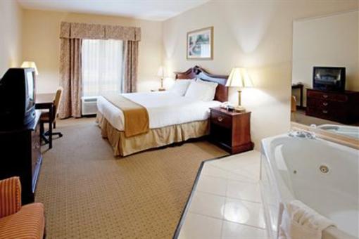 фото отеля Holiday Inn Express Hotel & Suites Camden (South Carolina)