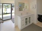 фото отеля Hotwater Beach Top 10 Holiday Park