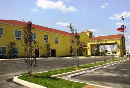 фото отеля Baymont Inn & Suites Pearsall