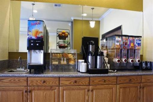 фото отеля Baymont Inn & Suites Pearsall