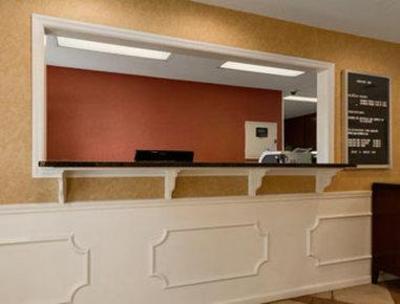 фото отеля Baymont Inn and Suites Roanoke Rapids