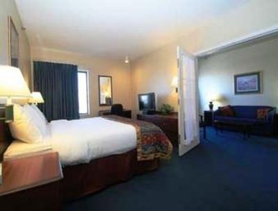фото отеля Baymont Inn & Suites Cedar Rapids