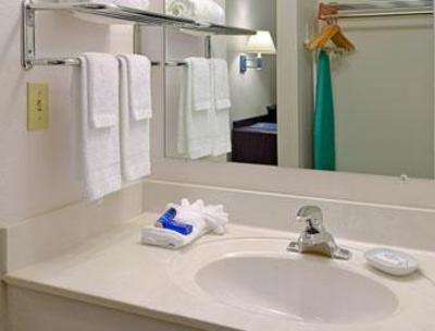 фото отеля Baymont Inn & Suites Cedar Rapids