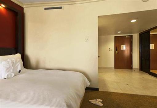 фото отеля Outrigger Guam Resort Tamuning