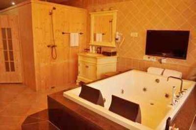 фото отеля Wulan Hot Spring Hotel