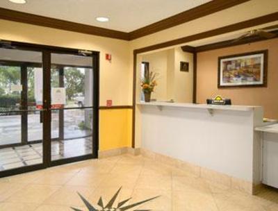 фото отеля Days Inn & Suites Webster