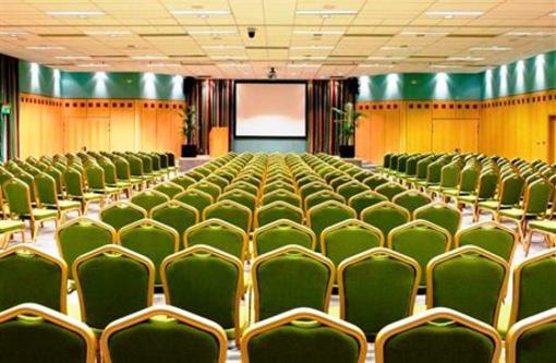 фото отеля De Vere Staverton Park Hotel
