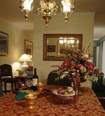 фото отеля Roosevelt Inn & Suites