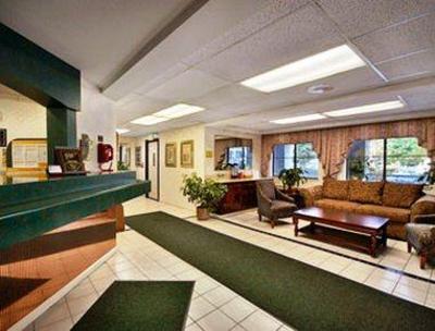 фото отеля Super 8 Berkeley El Cerrito