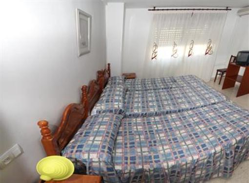 фото отеля Hostal Mediterraneo Torre del Mar