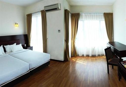 фото отеля Arabian Bay Resort at Bukit Gambang Resort City