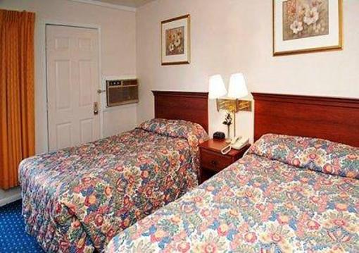 фото отеля Econo Lodge Inn & Suites Shelburne