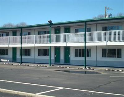 фото отеля American Host Motel