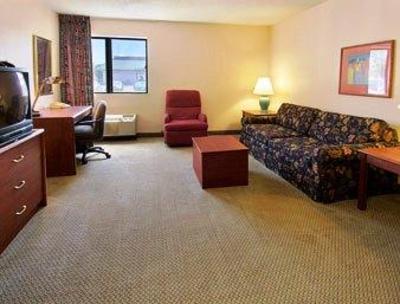 фото отеля Days Inn & Suites Brooklyn Center