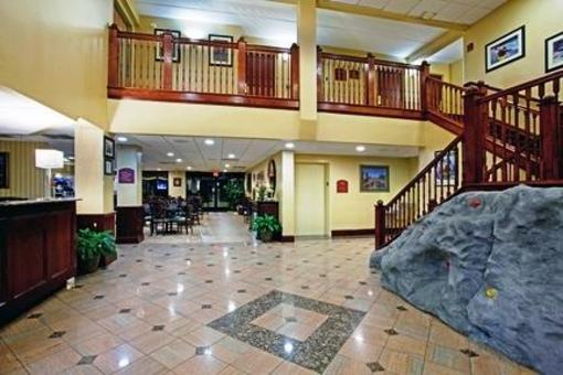 фото отеля Holiday Inn Express Hotel & Suites Charlotte Airport-Belmont