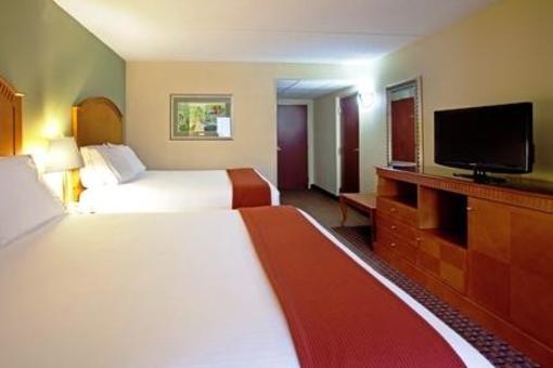 фото отеля Holiday Inn Express Hotel & Suites Charlotte Airport-Belmont