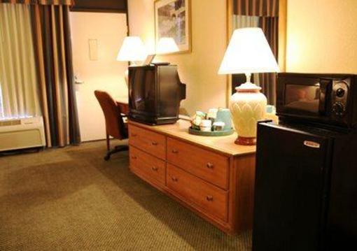 фото отеля Clarion Inn & Suites and Conference Center