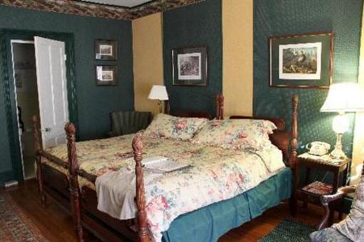 фото отеля Whistler's Inn Lenox