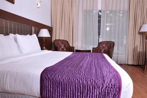фото отеля Lilywhite Hotel New Delhi
