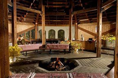 фото отеля Lake Louise Inn