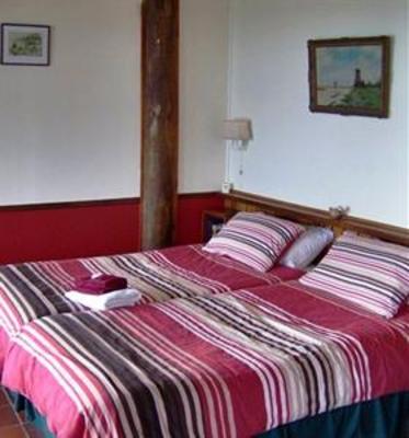 фото отеля Overzee Guesthouse Dana Bay