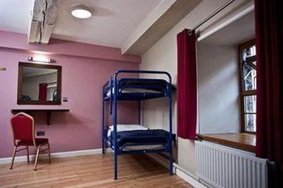 фото отеля Isaacs Hostel