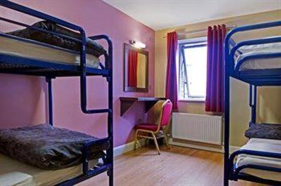 фото отеля Isaacs Hostel