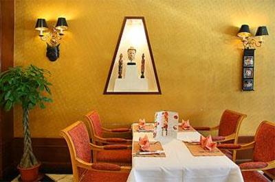 фото отеля Maxcourt Hotel