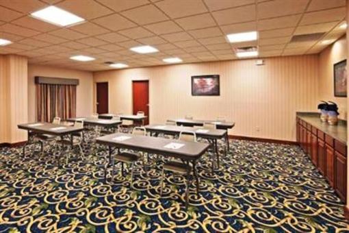 фото отеля Holiday Inn Express Hotel & Suites Midwest City