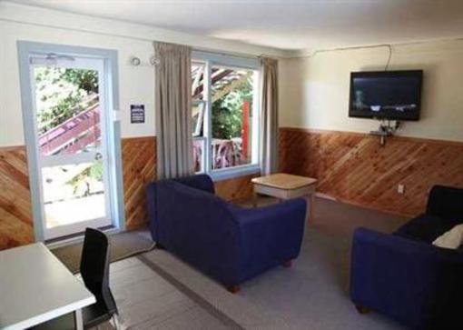 фото отеля Te Anau Lakefront Backpackers