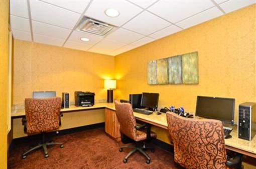 фото отеля Holiday Inn Express and Suites Williston