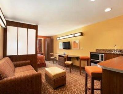 фото отеля Microtel Inn & Suites Notre Dame University South Bend