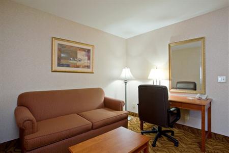 фото отеля Holiday Inn Express Hotel & Suites Pasadena-Colorado Blvd.