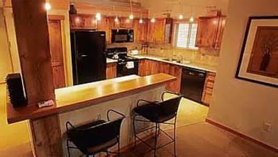 фото отеля Canadian Mountain Lodging at Kicking Horse Mountain Resort