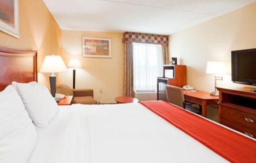 фото отеля Holiday Inn Express Fayetteville - Ft. Bragg