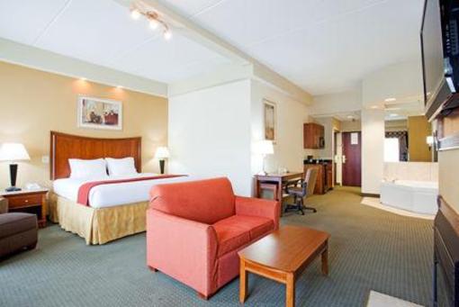 фото отеля Holiday Inn Express Fayetteville - Ft. Bragg