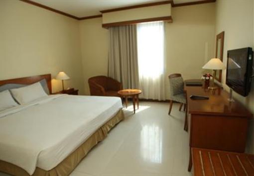 фото отеля Golden Hotel Makassar
