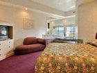 фото отеля Ramada Inn & Suites