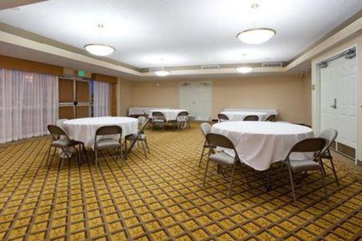 фото отеля Candlewood Suites Meridian Business Center