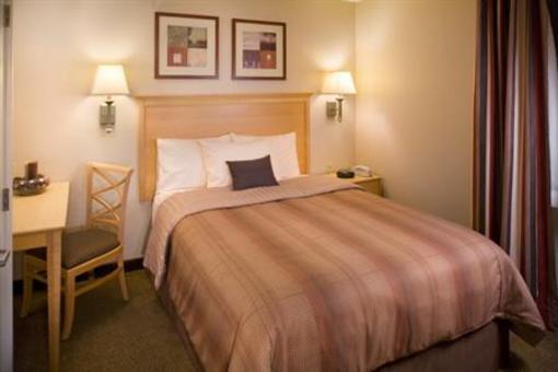 фото отеля Candlewood Suites Meridian Business Center